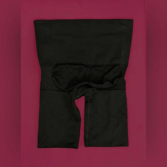 Assets By Spanx Black Strong Support Mid Thigh & Tummy Shaping Shorts Small NWT - Picture 9 of 9